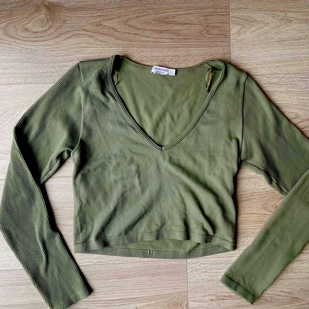 Stradivarius Women's Green and Khaki Crop-top